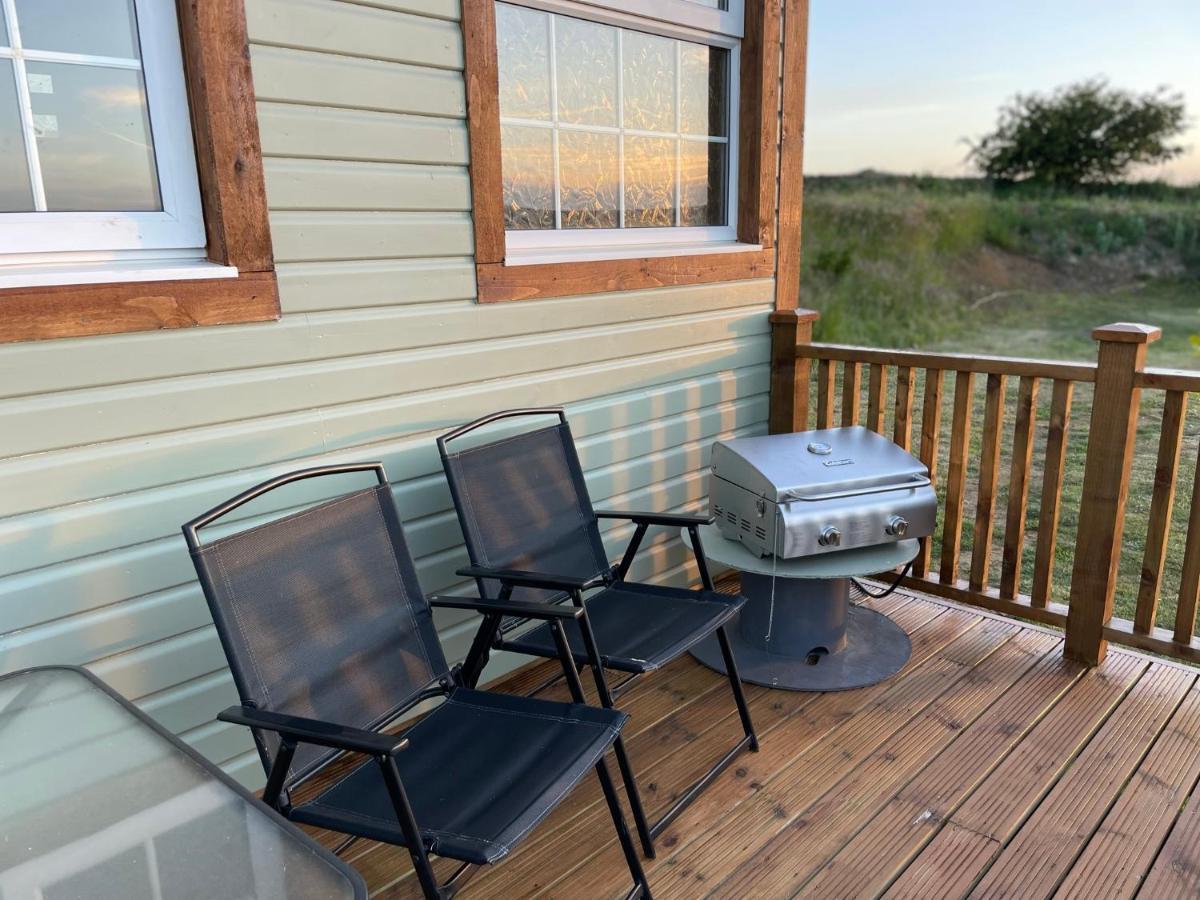 Chalet Keepers Shepherd Hut With Hot Tub *