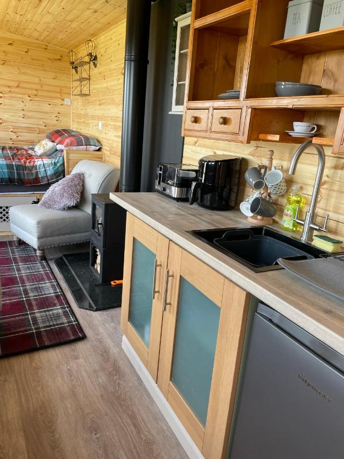 Chalet Keepers Shepherd Hut With Hot Tub *