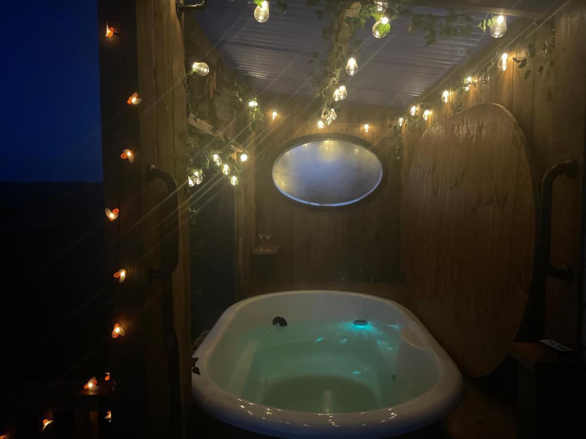 Keepers Shepherd Hut With Hot Tub Whitby