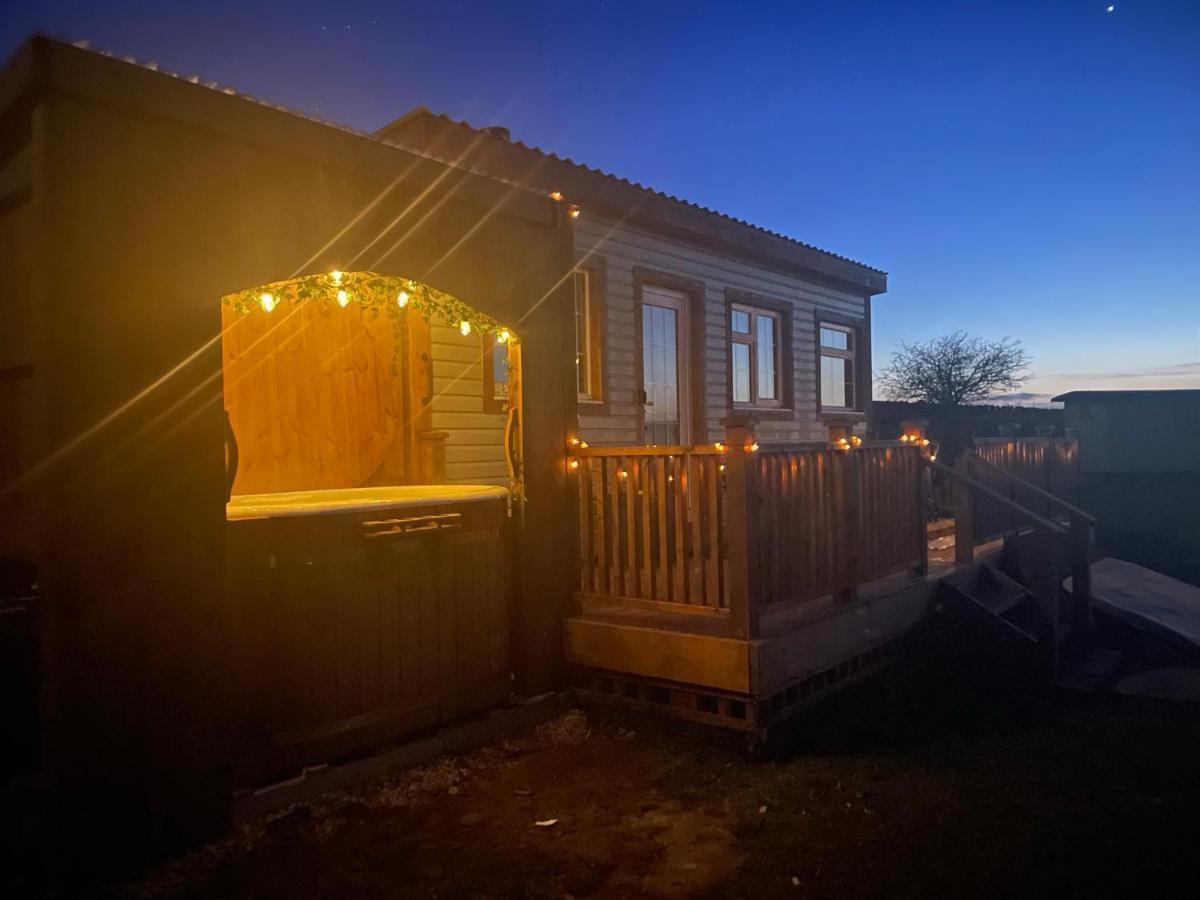 Keepers Shepherd Hut With Hot Tub * Whitby