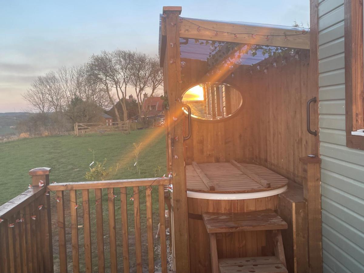 Keepers Shepherd Hut With Hot Tub Chalet *