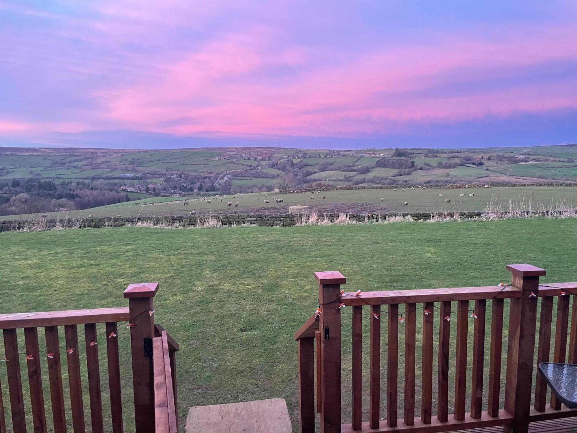 Chalet Keepers Shepherd Hut With Hot Tub Whitby
