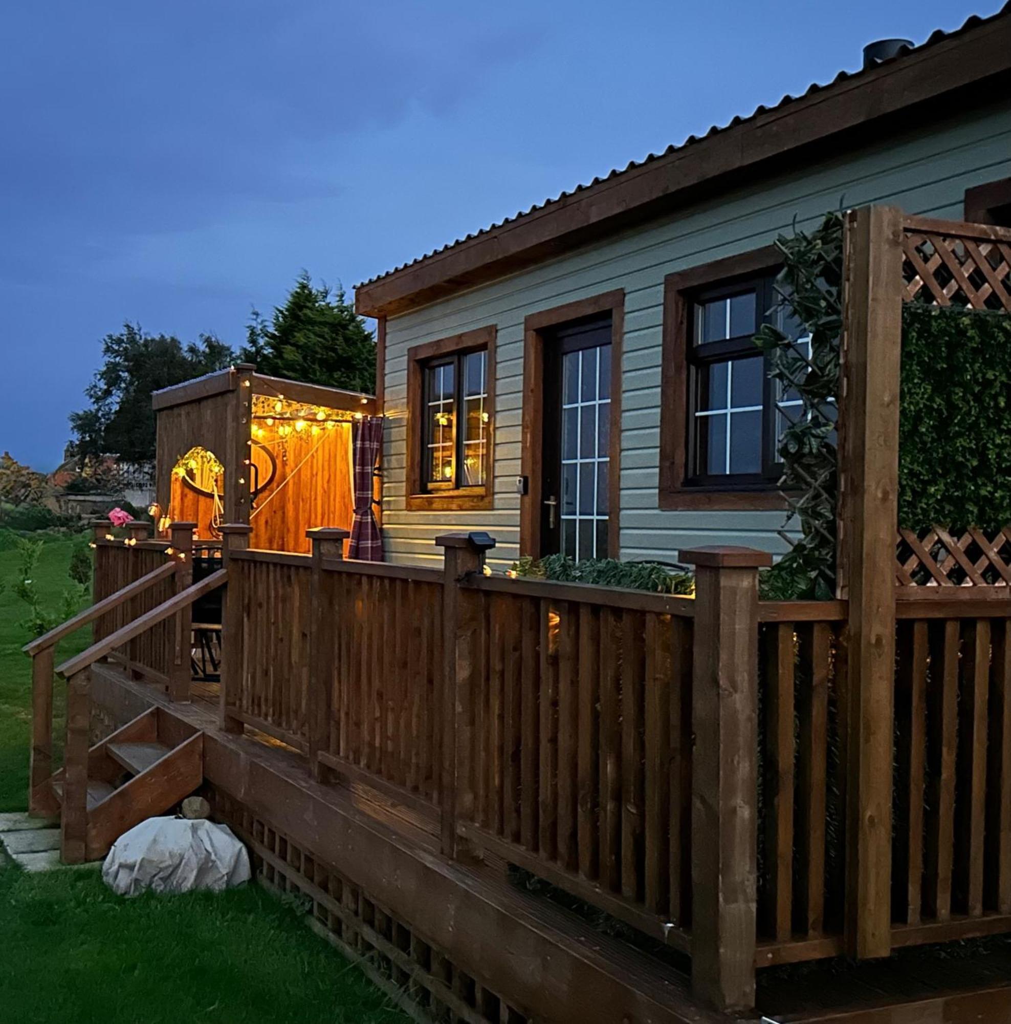 Keepers Shepherd Hut With Hot Tub Chalet *