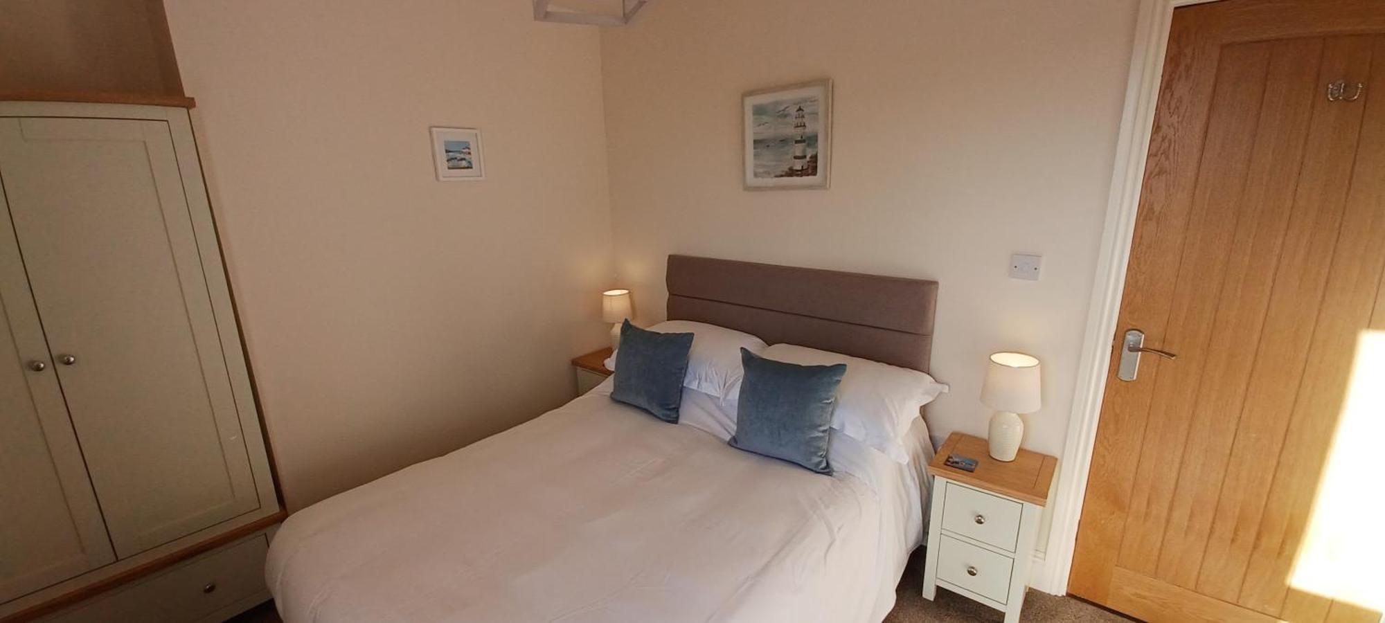 West Cliff Townhouse With Parking Whitby