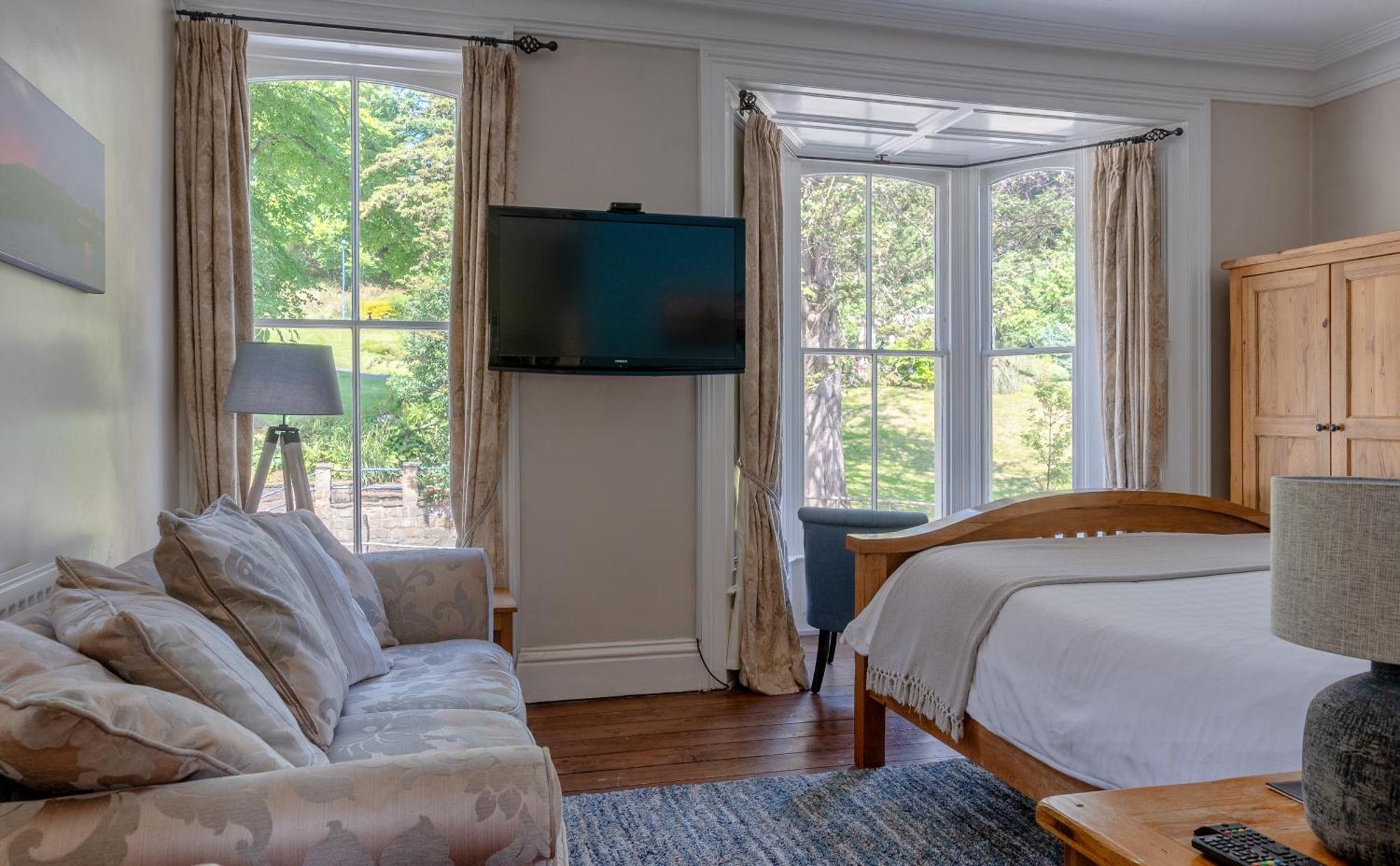 Broomfield House 3*