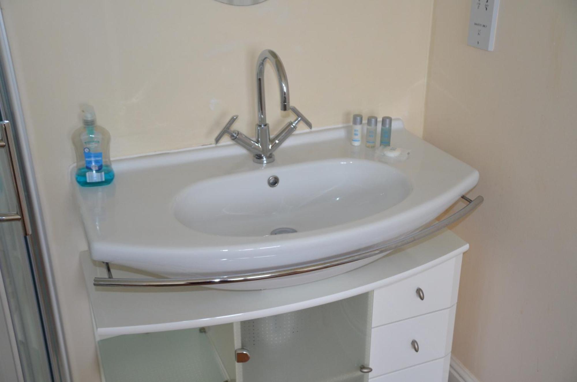 Seaview Large Flat Ideal For Two Families Whitby