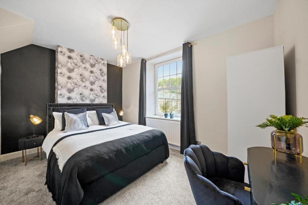 Holiday home Deluxe 5 Bed In - Parking - Hot Tub