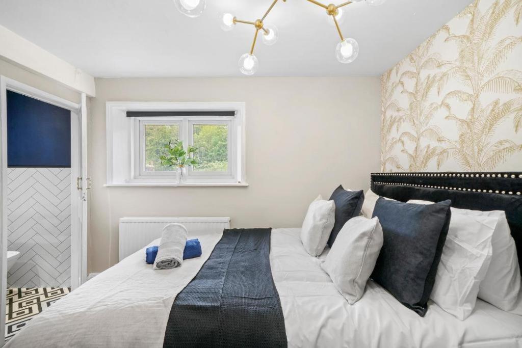 Holiday home Deluxe 5 Bed In - Parking - Hot Tub