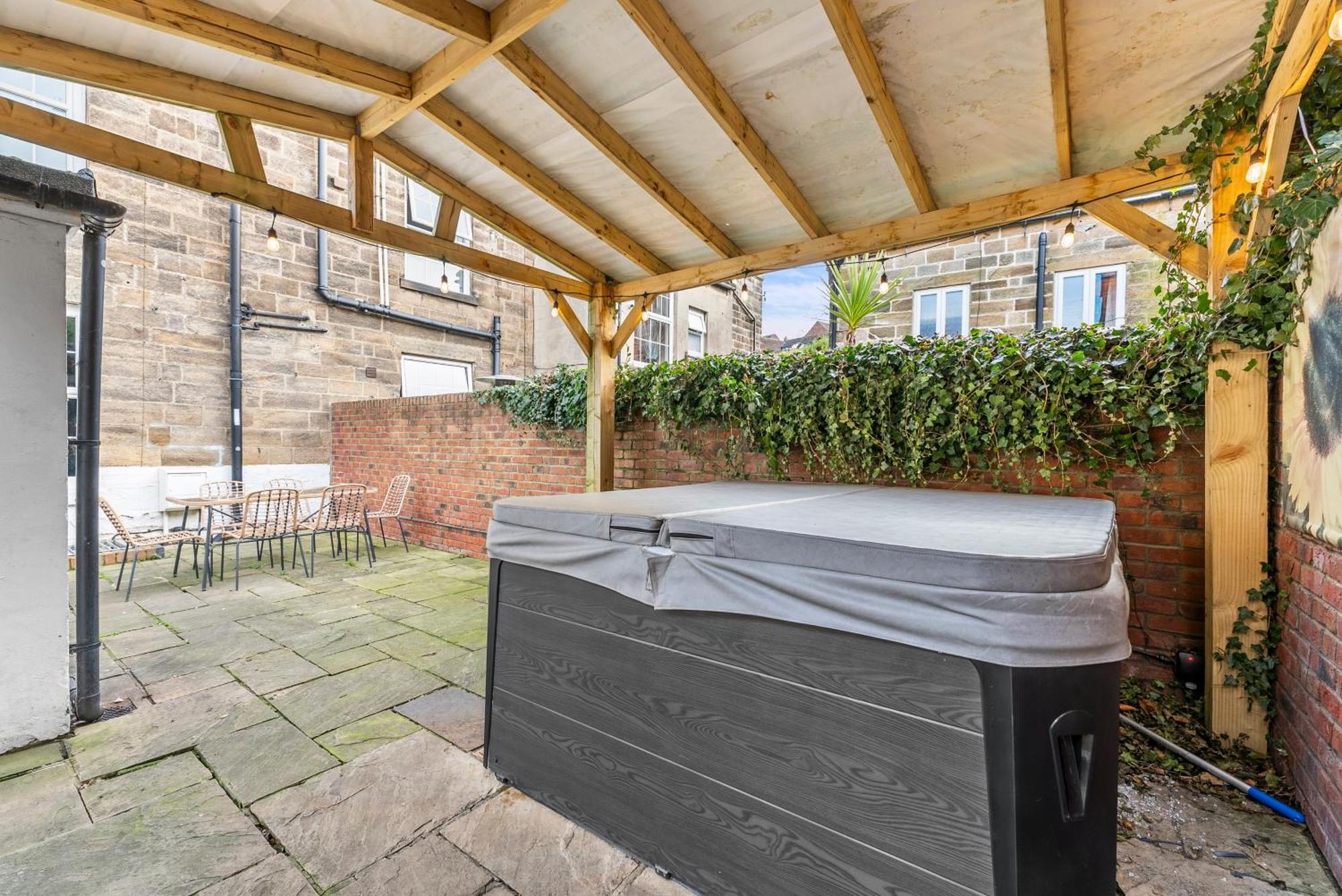 Deluxe 5 Bed In - Parking - Hot Tub Whitby