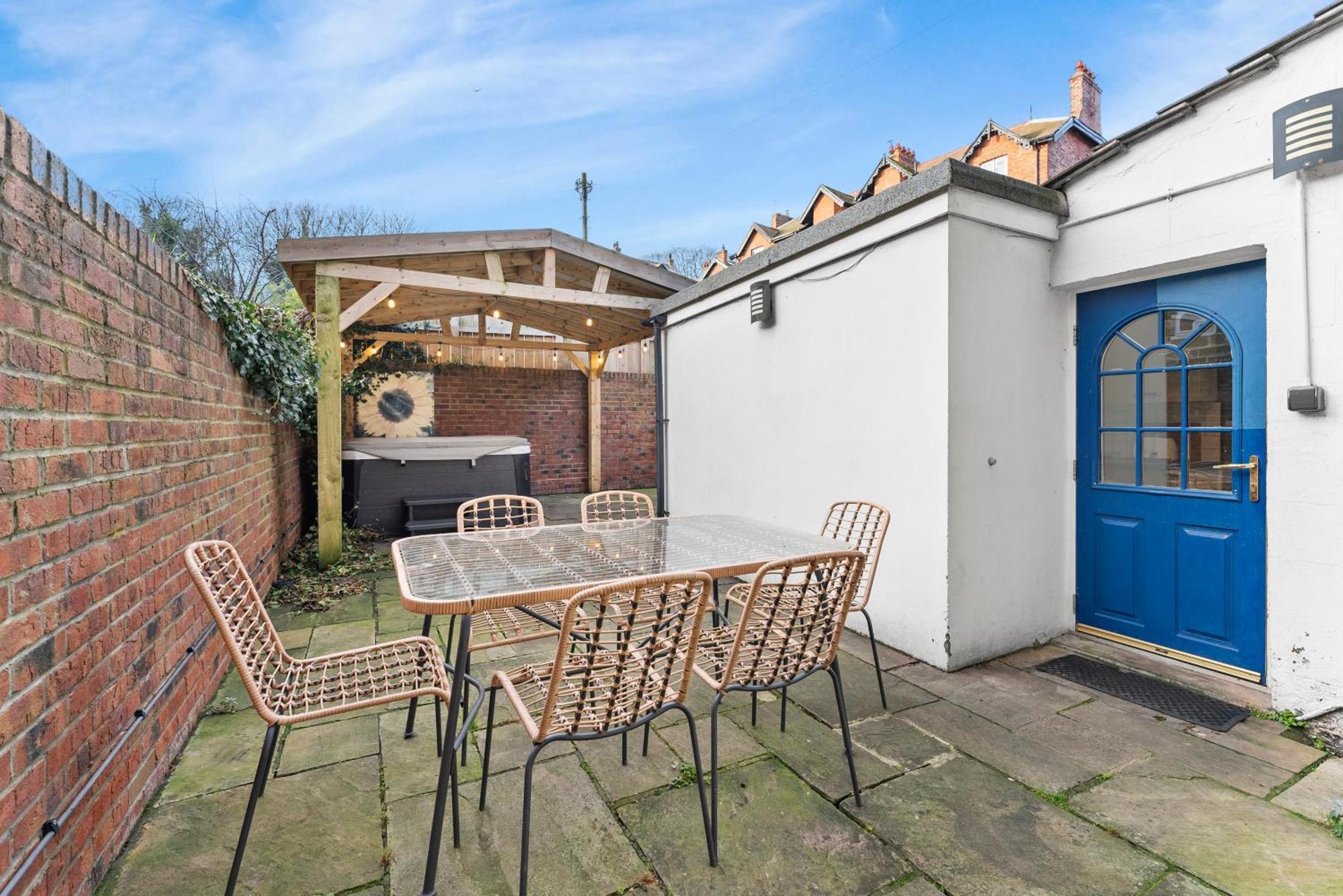 Deluxe 5 Bed In - Parking - Hot Tub Holiday home Whitby