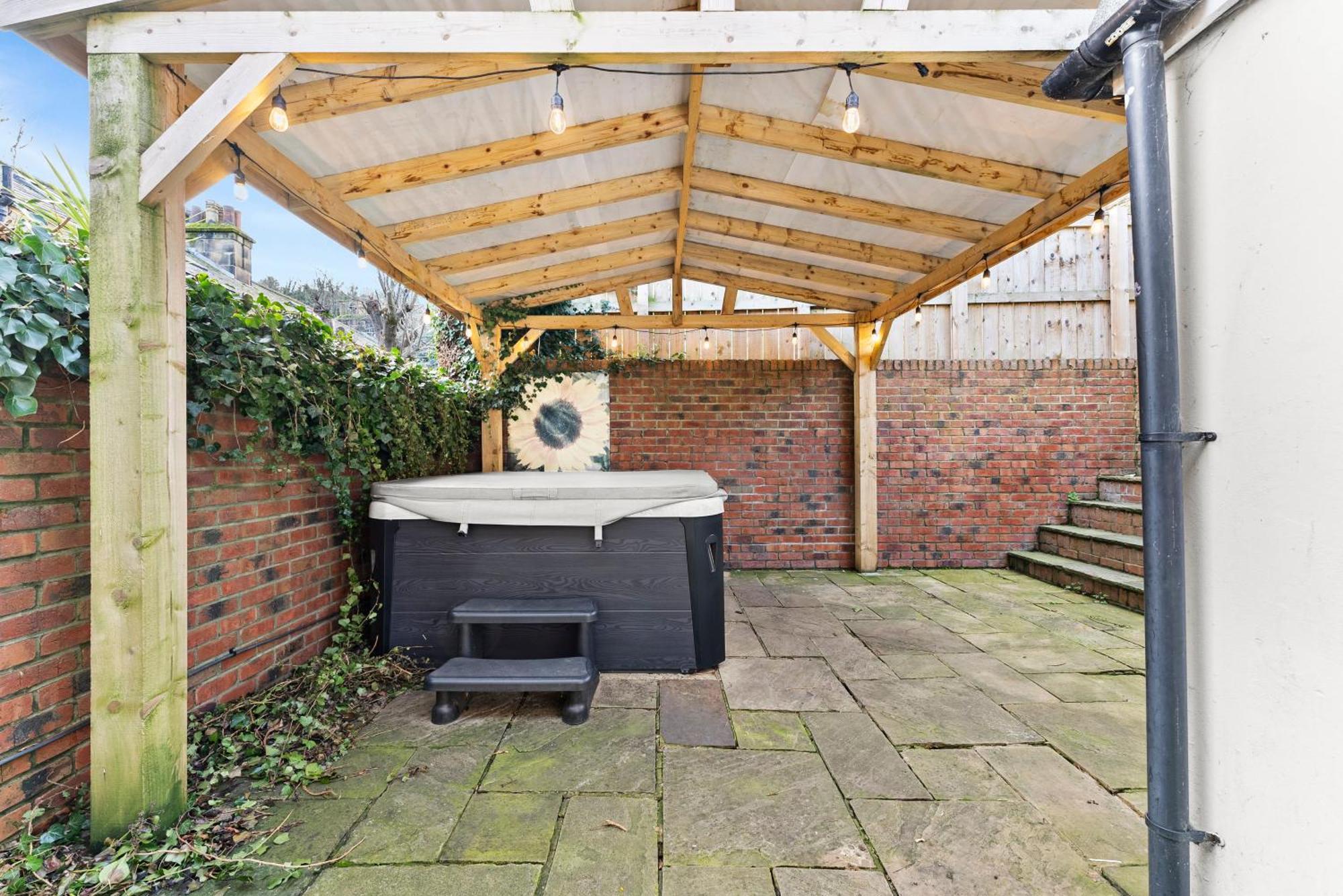 Deluxe 5 Bed In - Parking - Hot Tub * Whitby