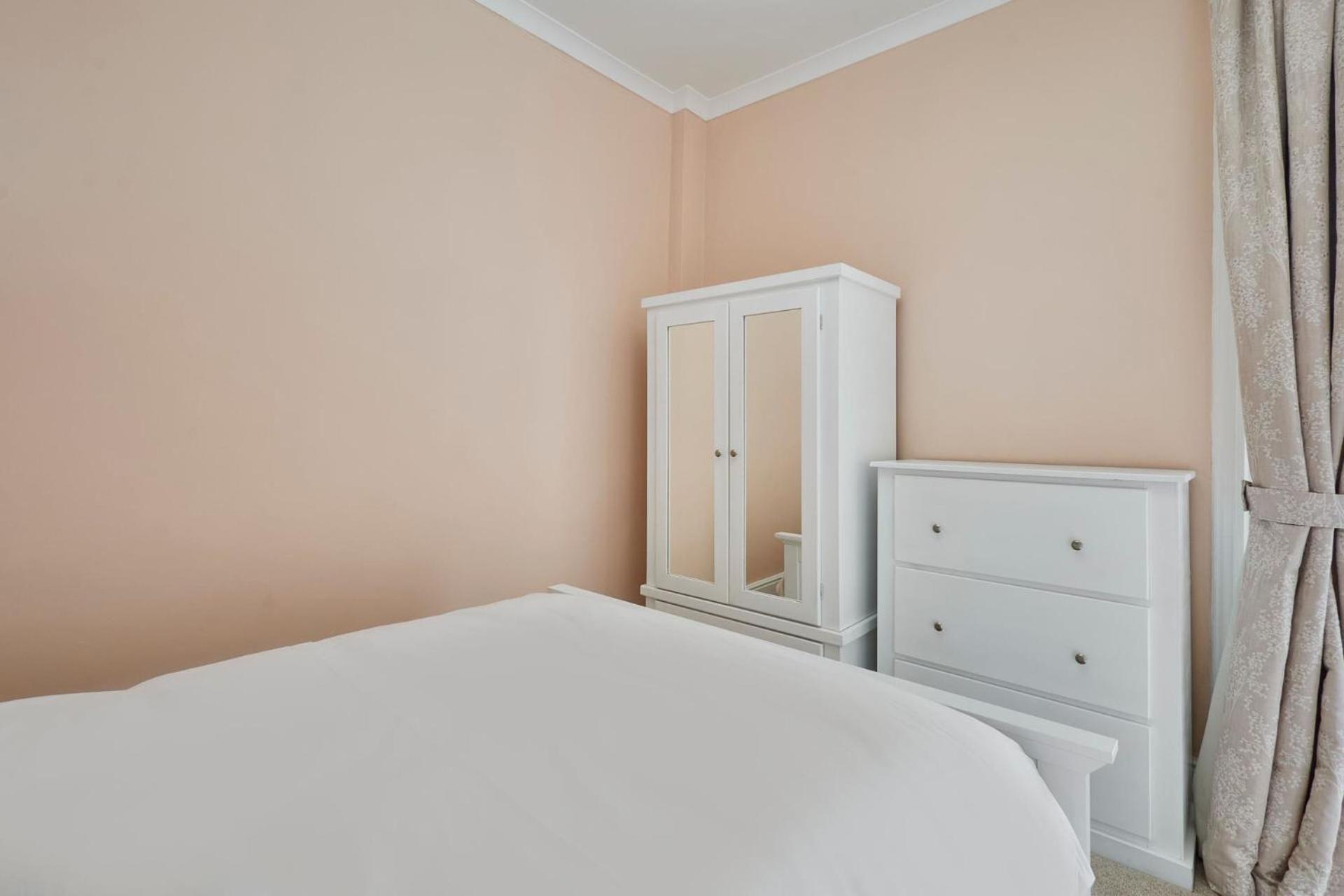 Apartment Host & - 3 Metropole Towers Whitby