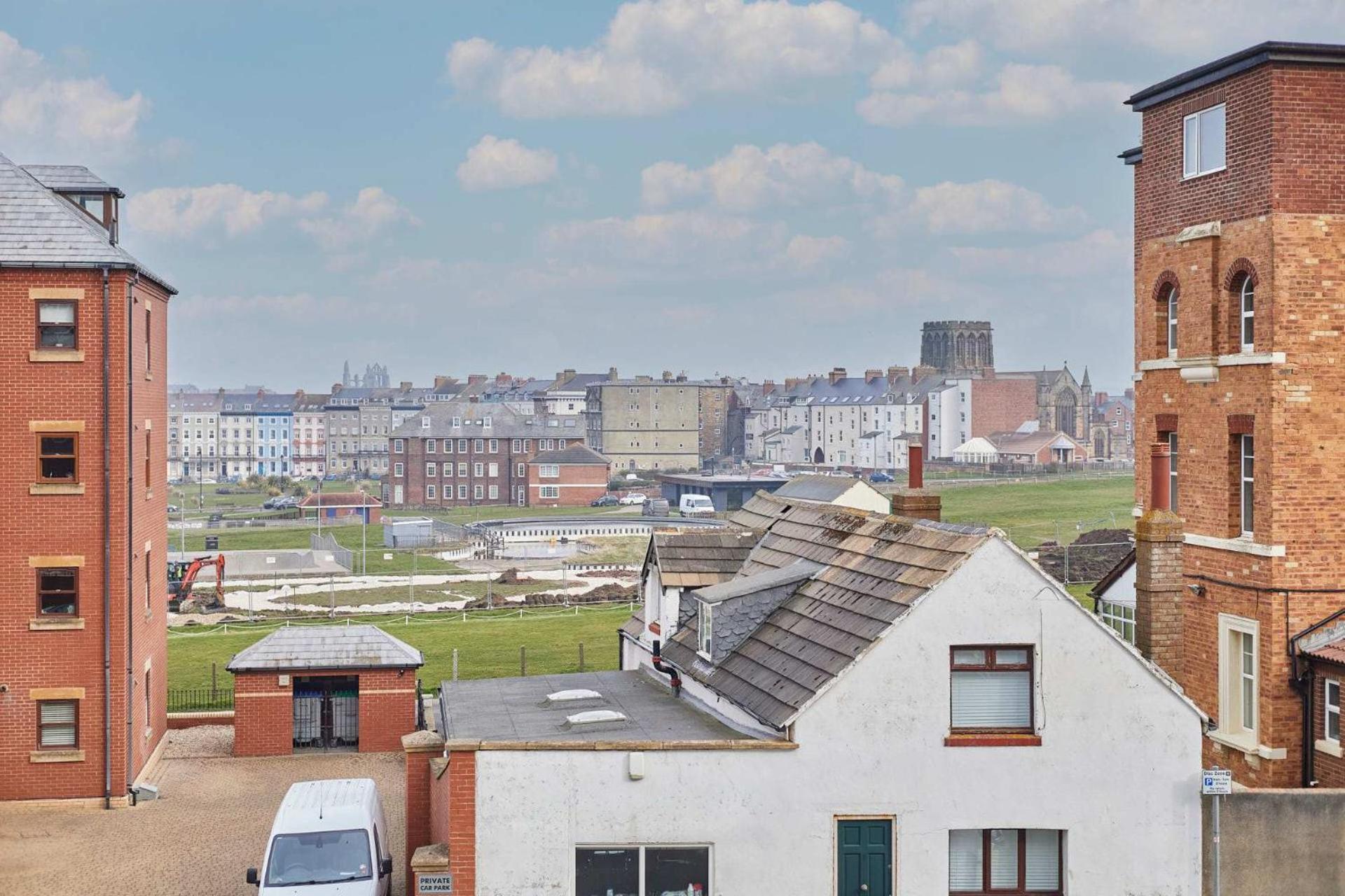 Host & - 3 Metropole Towers * Whitby