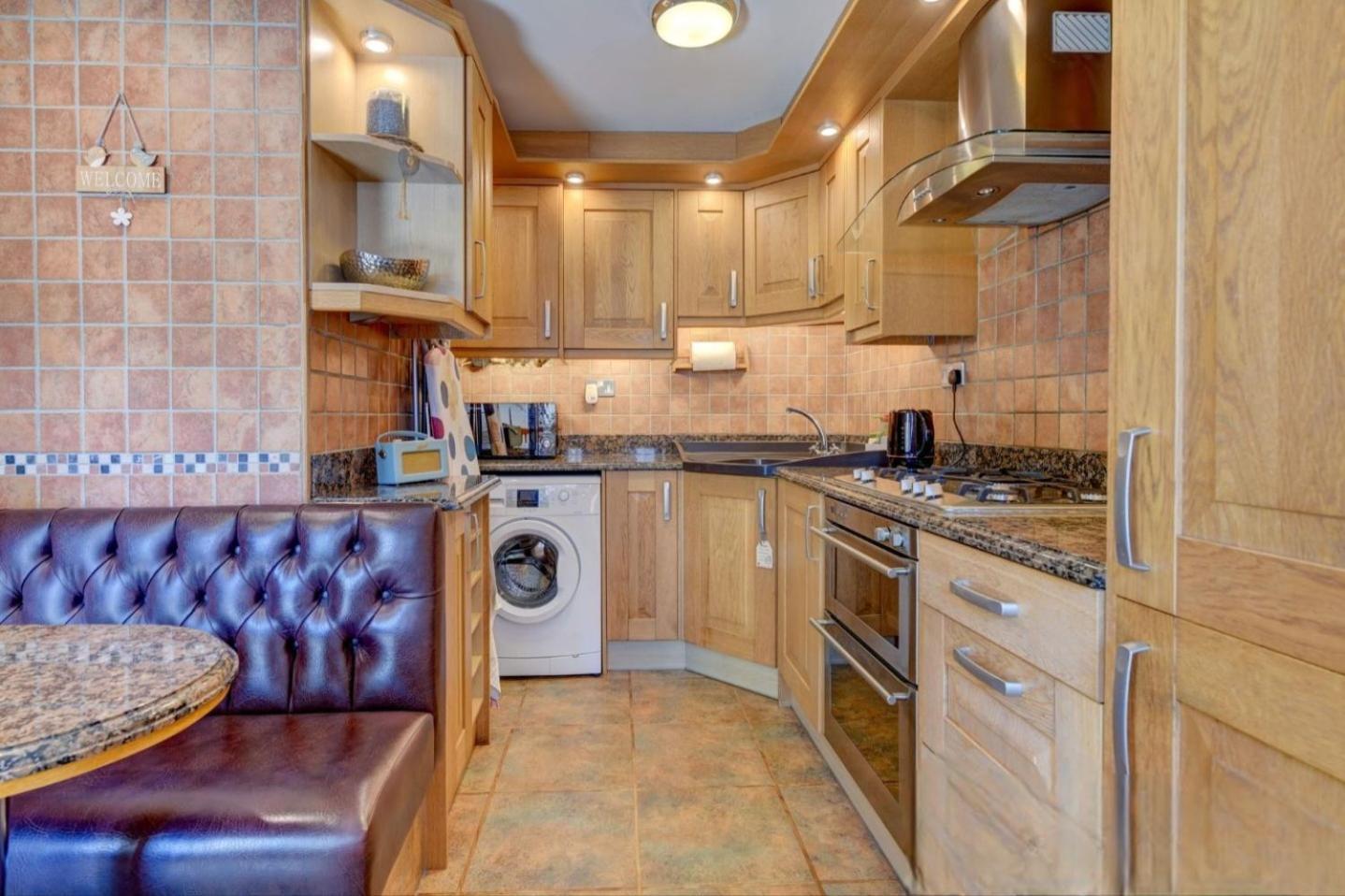 Courtyard With Free Onsite Parking, Garden, Short Flat Walk To Town Apartment Whitby