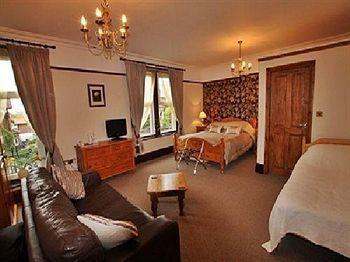 Overdale And Free Parking Guest house 4*
