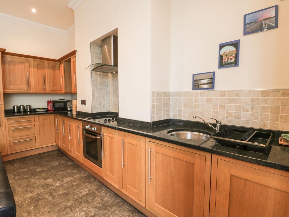 Flat 4 Apartment *