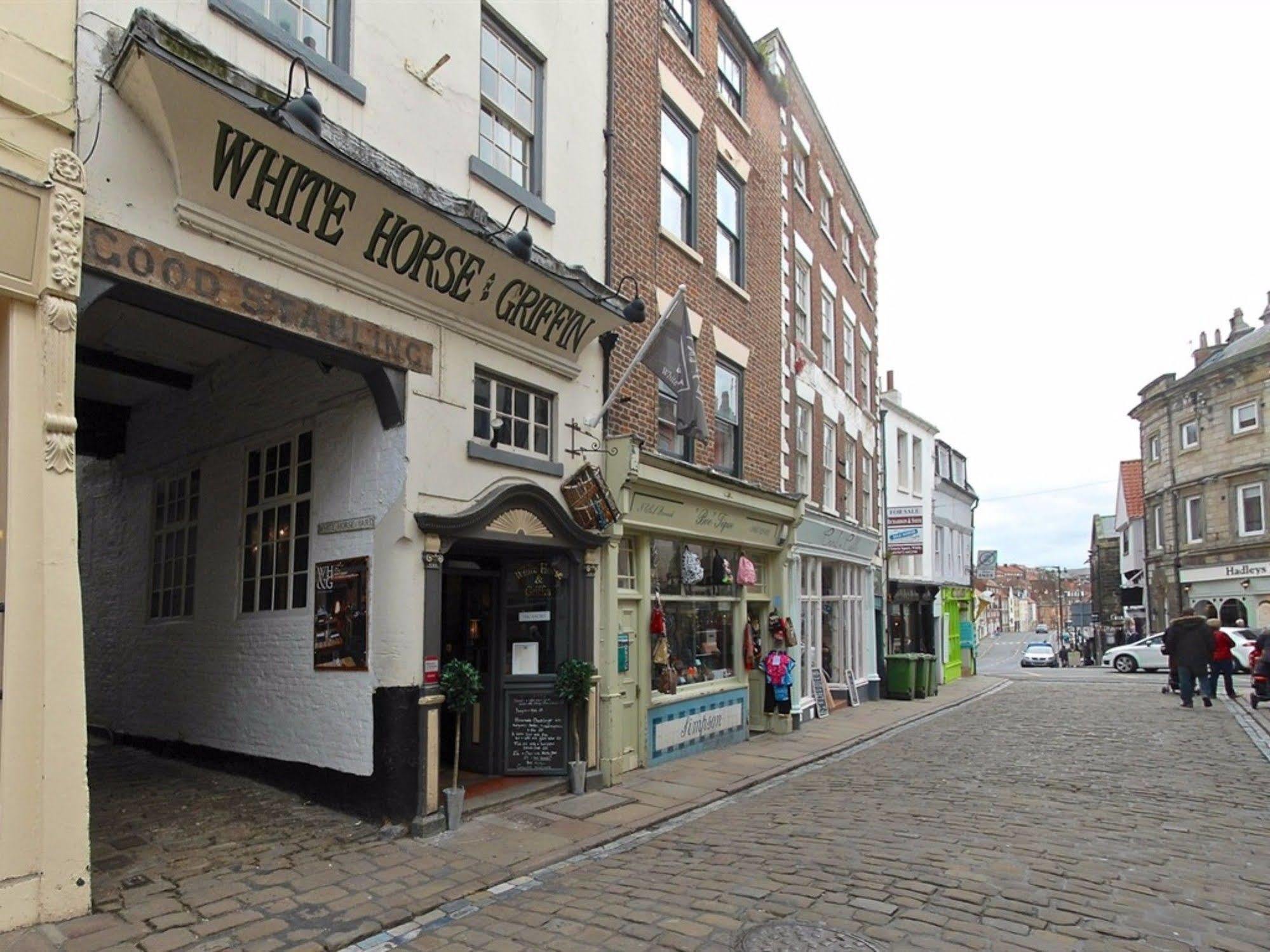 White Horse & Griffin 3*