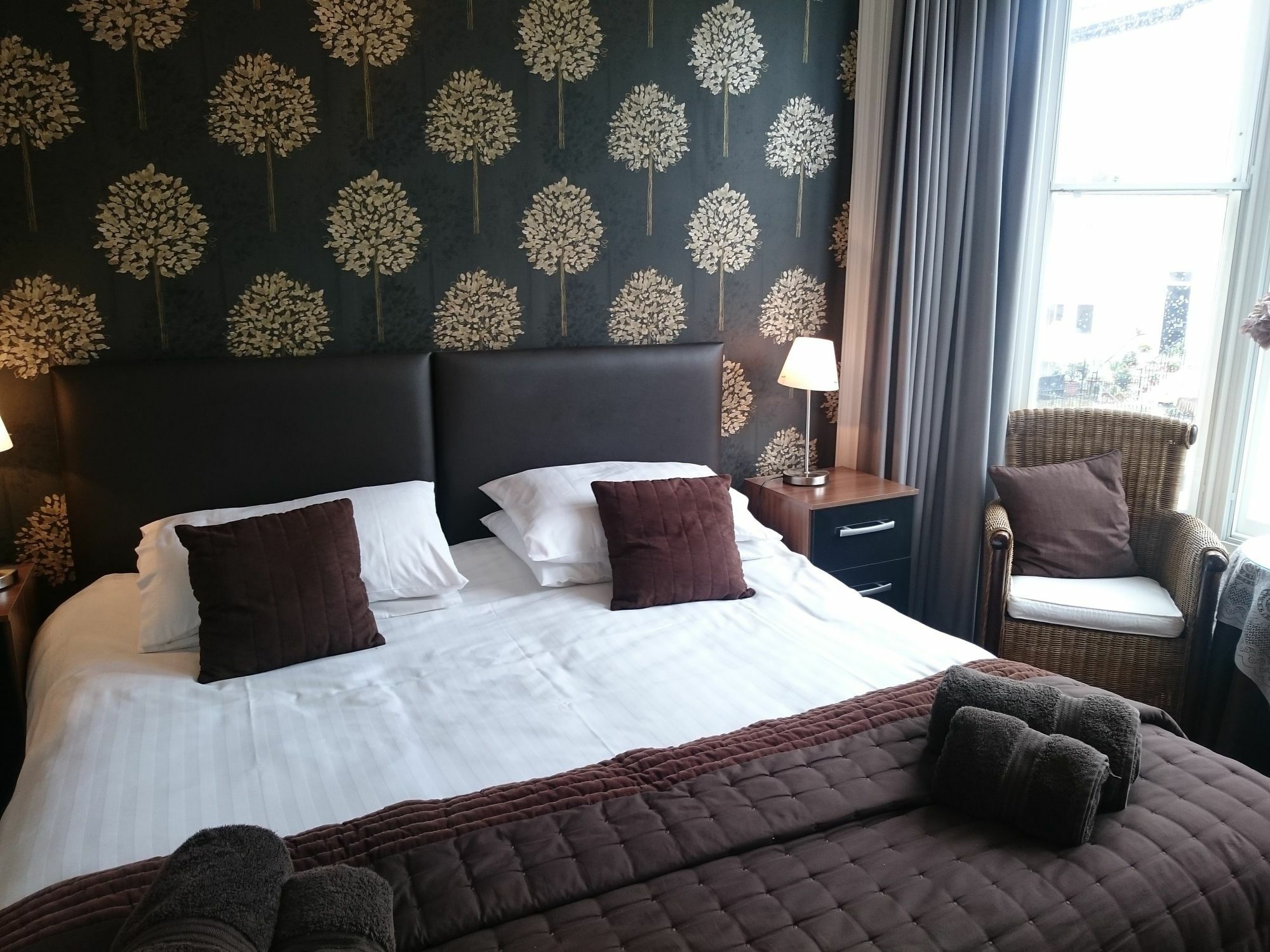 The Lansbury - 3*