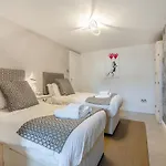 Hill House Hideaway