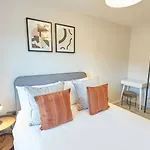 Curlew House, With Parking And Abbey Views!