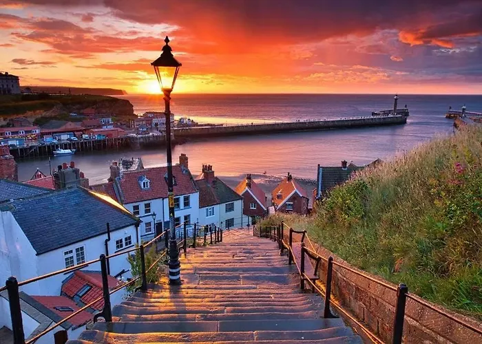 Luxury Nautical Large Apartment - 2 Bedroom - Whitby Centre - Free Private Parking