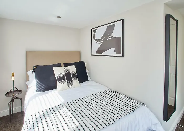 Host & Stay - West Cliff View