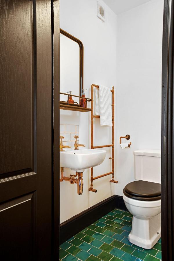 Jet Black Jewel 3* Whitby