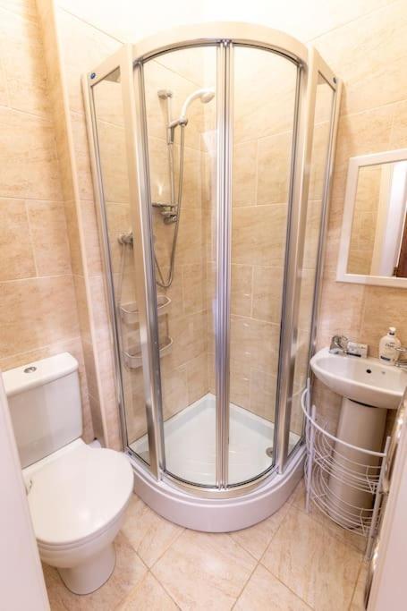 Holiday home Luxury Nautical Large - 2 Bedroom - Centre - Free Private Parking
