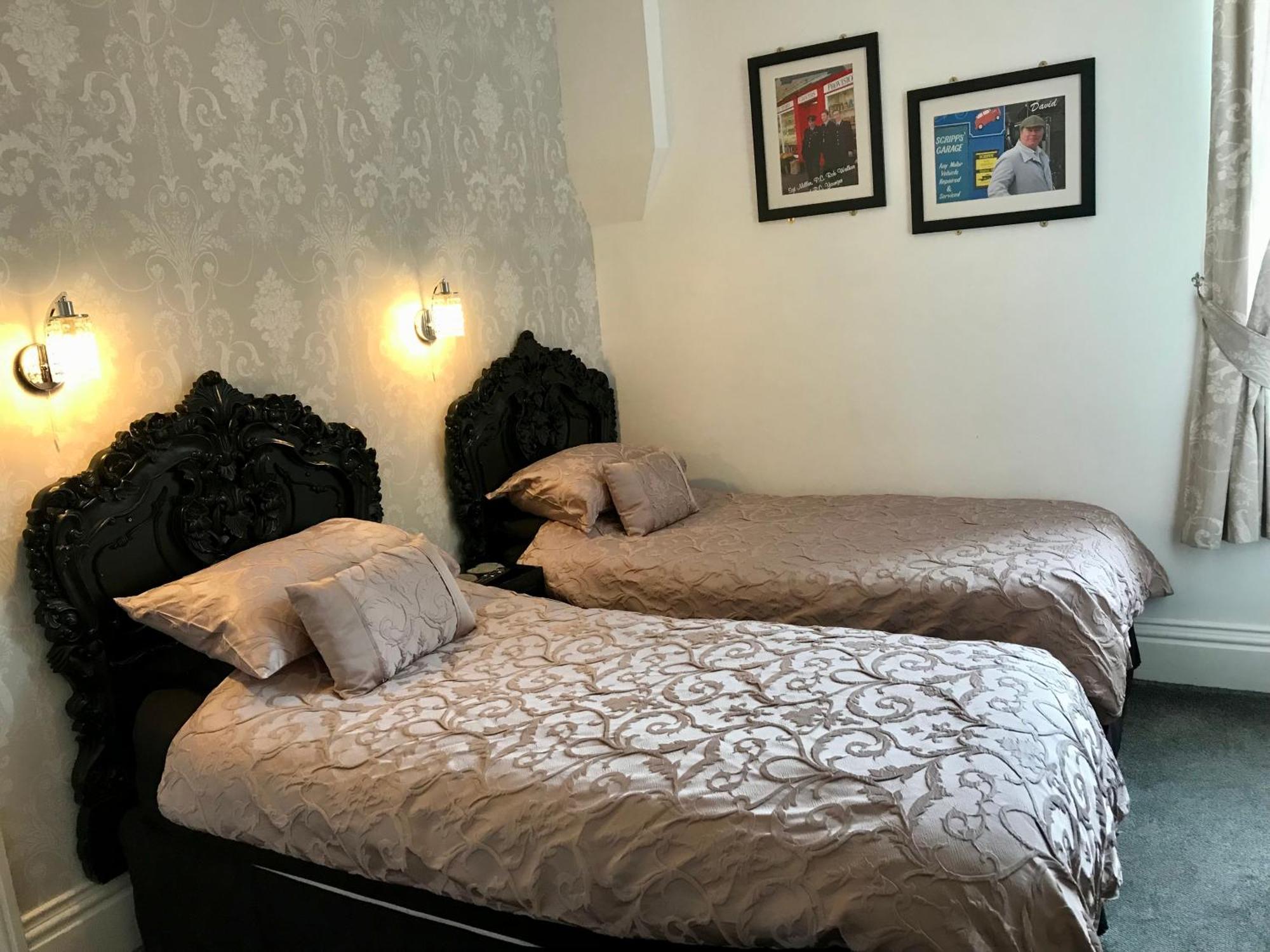 Norman With Free Parking Guest house Whitby