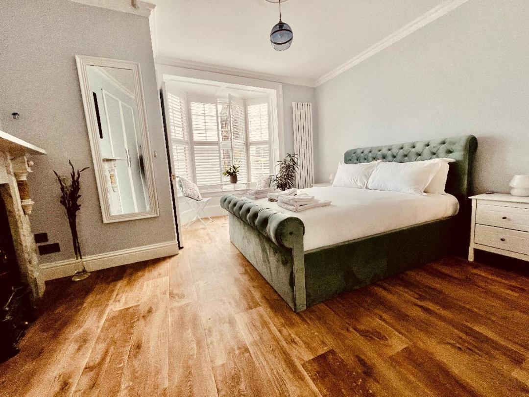 Ingleside Mews Apartment *