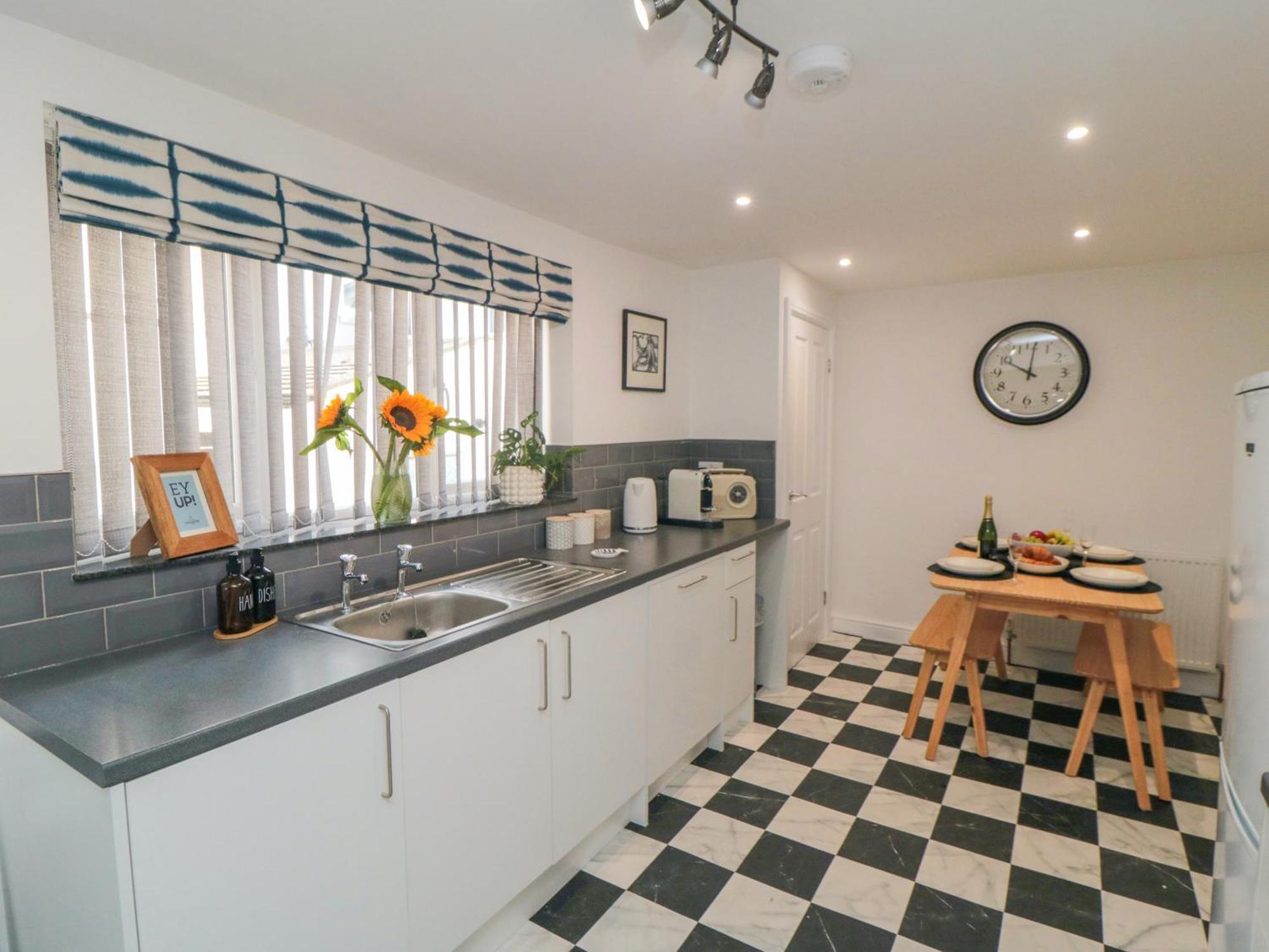 6 Clarence Place * Whitby
