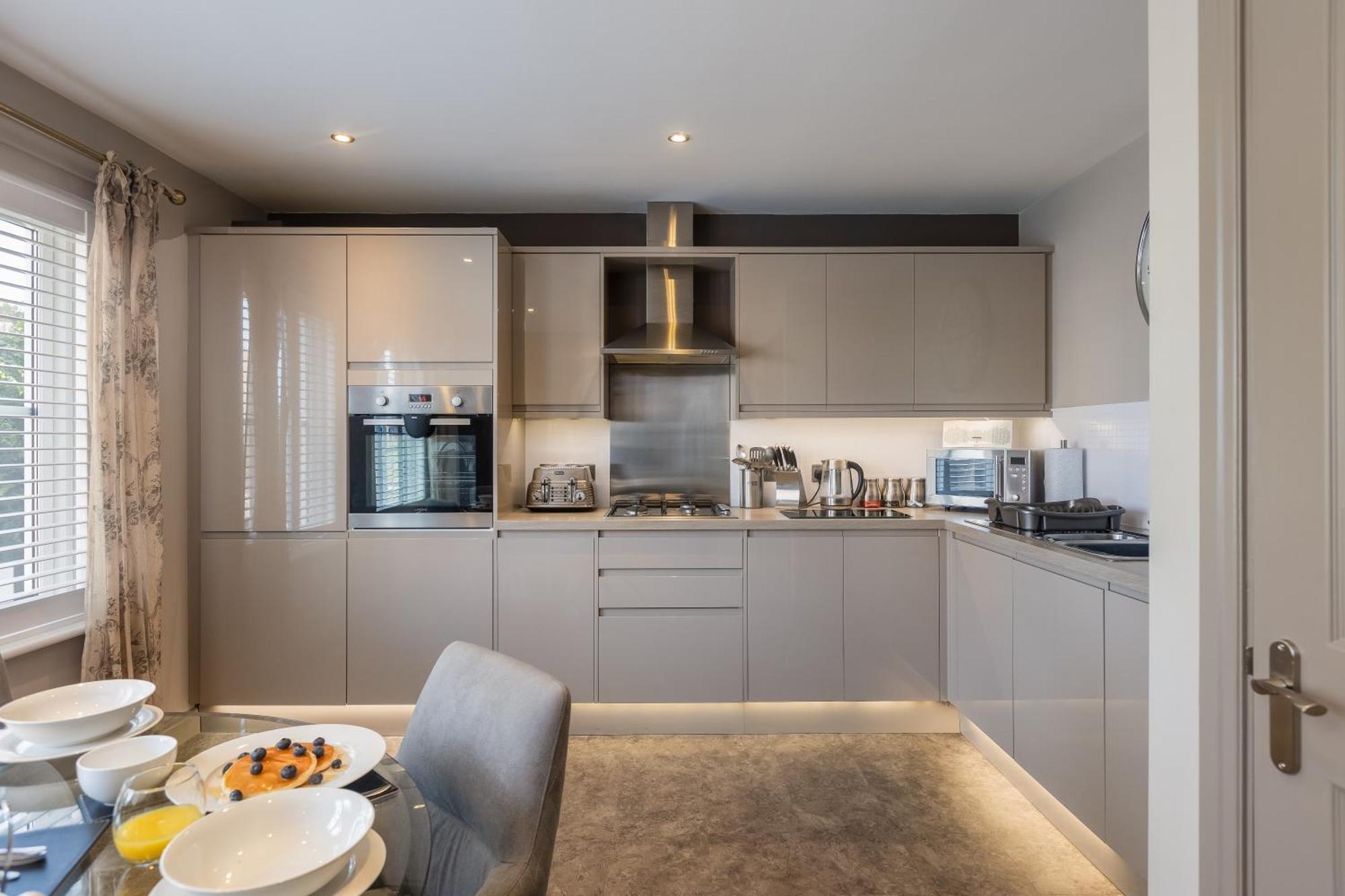 Sugar Reef: Modern Garden House With Ev Charging Near Holiday home *