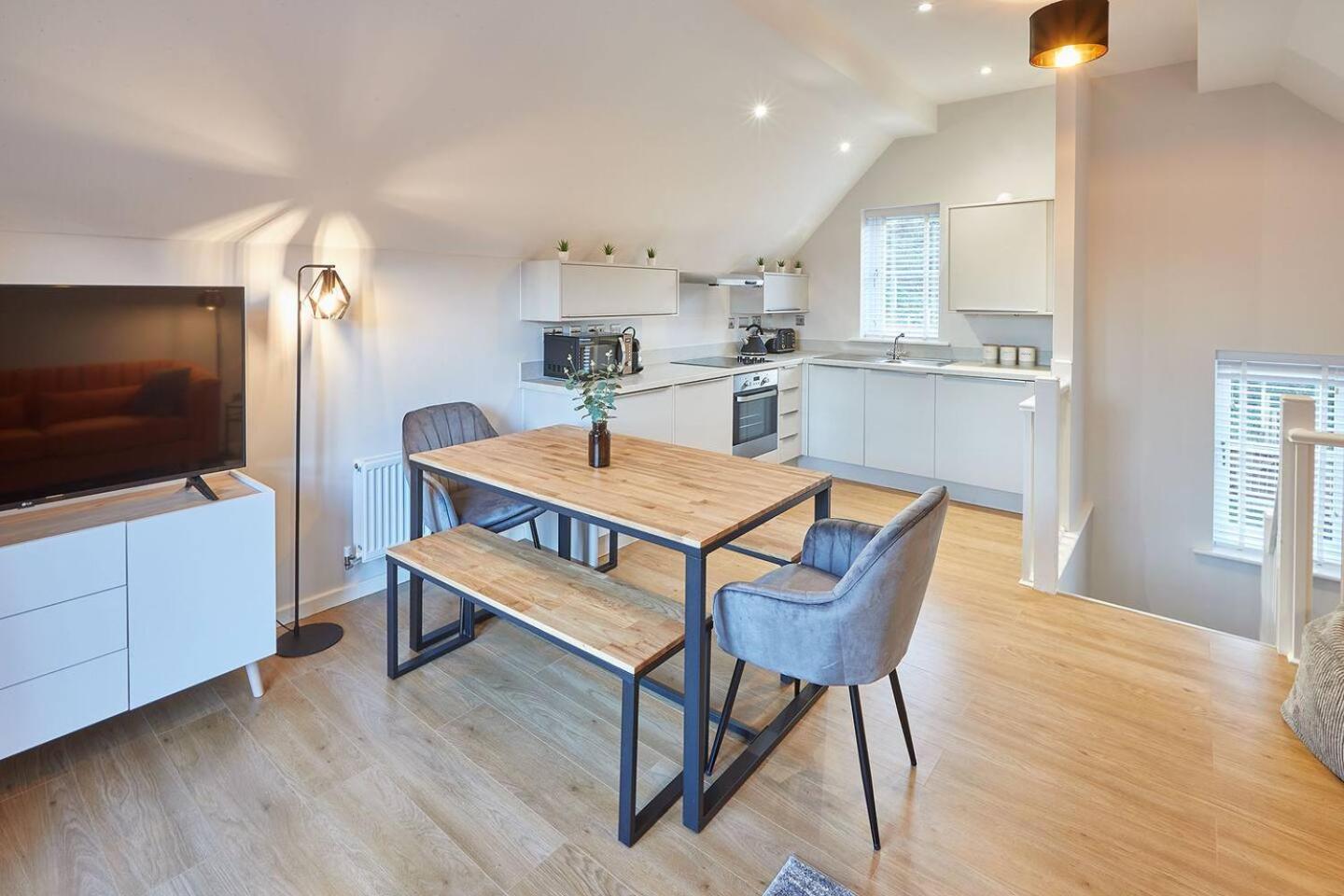Curlew House, With Parking And Abbey Views!